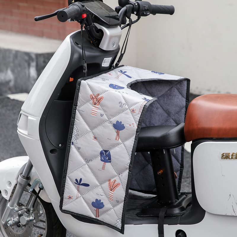 バイクカバー 刺繍入り防寒膝掛け付き原付用防風カバー